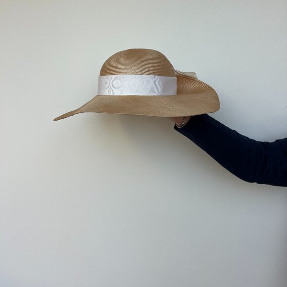 woman\'s Vintage gently used hat
